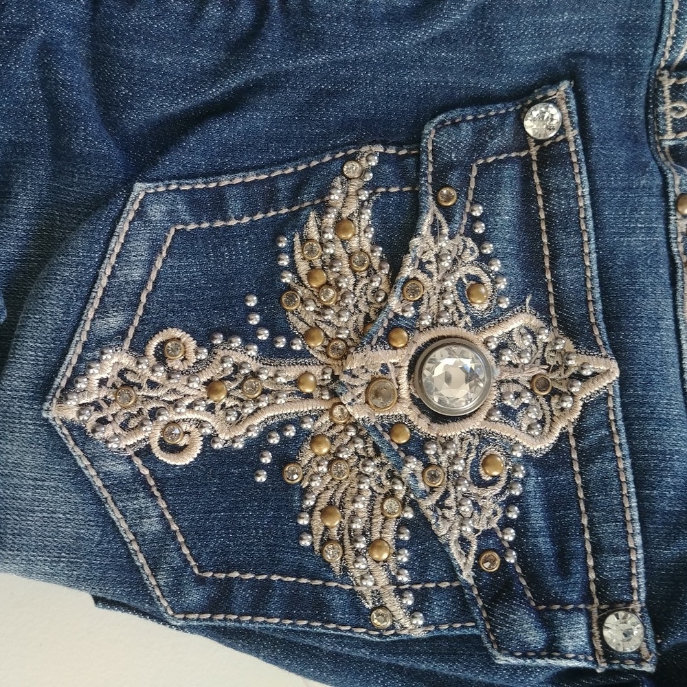 Heavily embroidered and rhinestone studded Jeans Sz 11 Grace in LA